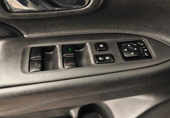 Подержанный автомобиль Mitsubishi Outlander 2014 года (16 фото)