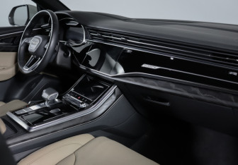 Подержанный автомобиль Audi Q8 2022 года (9 фото)