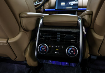 Подержанный автомобиль Land Rover Range Rover 2022 года (27 фото)