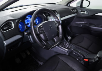 Подержанный автомобиль Citroen C4 Sedan 2014 года (15 фото)