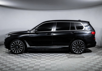 Подержанный автомобиль BMW X7 2019 года (8 фото)
