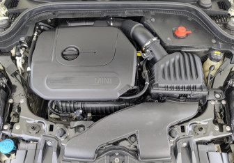 Подержанный автомобиль MINI Hatch 2019 года (11 фото)