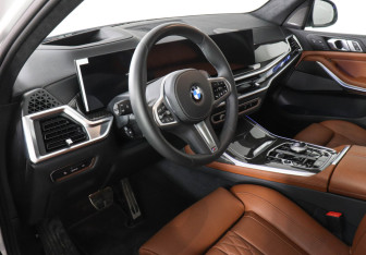 Новый BMW X7 2025 (12 фото)