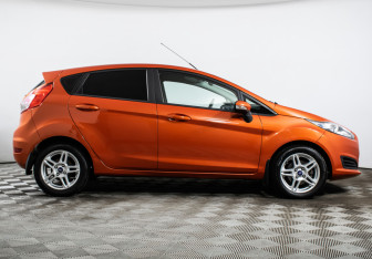 Подержанный автомобиль Ford Fiesta Hatchback 2015 года (4 фото)