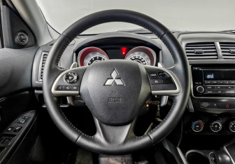 Подержанный автомобиль Mitsubishi ASX 2013 года (21 фото)
