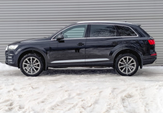 Подержанный автомобиль Audi Q7 2017 года (8 фото)