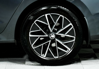 Подержанный автомобиль Skoda Octavia Liftback 2021 года (8 фото)