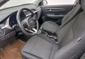 Подержанный автомобиль Kia Rio Hatchback 2021 года (10 фото)