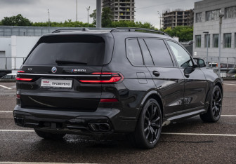 Подержанный автомобиль BMW X7 2022 года (6 фото)