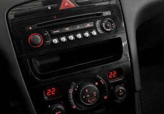 Подержанный автомобиль Peugeot 308 Hatchback 2013 года (23 фото)