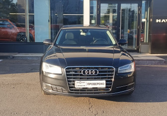 Подержанный автомобиль Audi A8 2014 года (2 фото)