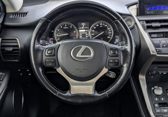 Подержанный автомобиль Lexus NX 2015 года (21 фото)