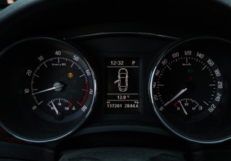 Подержанный автомобиль Skoda Superb Liftback 2012 года (20 фото)