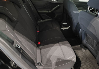 Подержанный автомобиль Ford Focus Wagon 2018 года (10 фото)