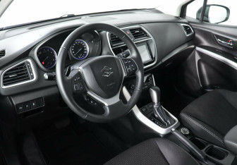 Подержанный автомобиль Suzuki SX4 Hatchback 2021 года (7 фото)