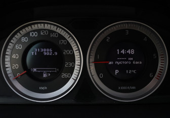 Подержанный автомобиль Volvo XC70 2011 года (22 фото)