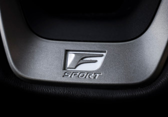 Подержанный автомобиль Lexus RX 2024 года (19 фото)