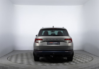 Подержанный автомобиль Skoda Karoq 2020 года (6 фото)