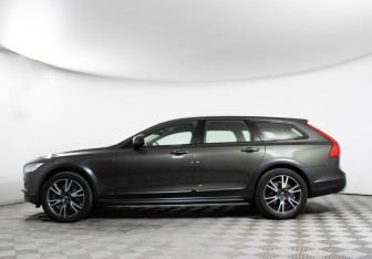 Подержанный автомобиль Volvo V90 Cross Country 2019 года (8 фото)