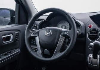 Подержанный автомобиль Honda Pilot 2012 года (15 фото)