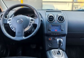 Подержанный автомобиль Nissan Qashqai 2009 года (14 фото)