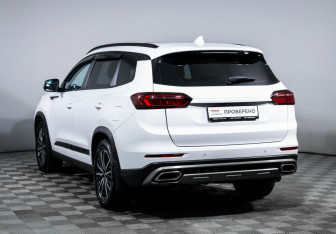 Подержанный автомобиль Chery Tiggo 8 Pro 2022 года (8 фото)