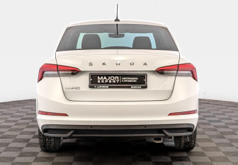 Подержанный автомобиль Skoda Rapid Liftback 2022 года (6 фото)