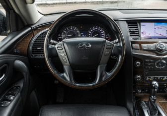 Подержанный автомобиль Infiniti QX80 2013 года (10 фото)