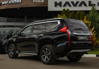 Подержанный автомобиль Mitsubishi Pajero Sport 2018 года (5 фото)