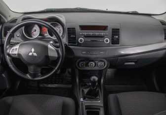 Подержанный автомобиль Mitsubishi Lancer Sedan 2008 года (13 фото)