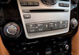 Подержанный автомобиль Infiniti QX80 2019 года (27 фото)