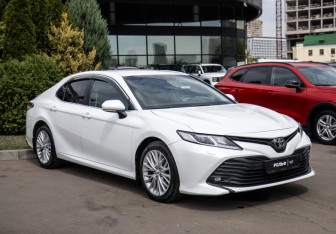 Подержанный автомобиль Toyota Camry Sedan 2019 года (2 фото)