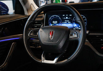 Подержанный автомобиль Hongqi HS5 2024 года (16 фото)