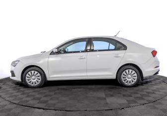 Подержанный автомобиль Skoda Rapid Liftback 2021 года (8 фото)