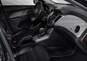 Подержанный автомобиль Chevrolet Cruze Sedan 2012 года (10 фото)