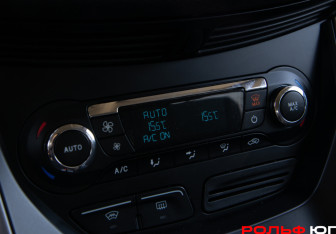 Подержанный автомобиль Ford Kuga 2013 года (17 фото)