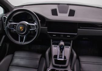 Подержанный автомобиль Porsche Cayenne 2021 года (13 фото)
