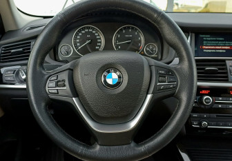 Подержанный автомобиль BMW X3 2016 года (13 фото)