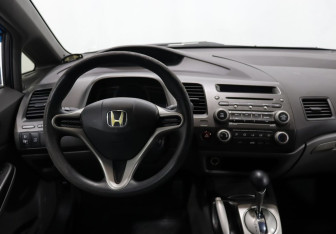 Подержанный автомобиль Honda Civic Sedan 2007 года (14 фото)