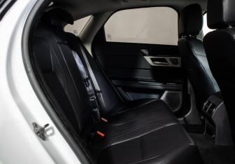 Подержанный автомобиль Jaguar XF Sedan 2018 года (9 фото)