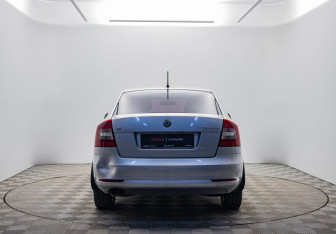Подержанный автомобиль Skoda Octavia Liftback 2011 года (6 фото)