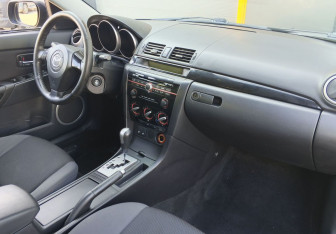 Подержанный автомобиль Mazda 3 Hatchback 2008 года (13 фото)