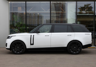 Подержанный автомобиль Land Rover Range Rover 2025 года (8 фото)