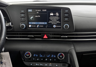 Подержанный автомобиль Hyundai Elantra Sedan 2021 года (17 фото)