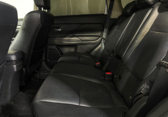 Подержанный автомобиль Mitsubishi Outlander 2013 года (10 фото)