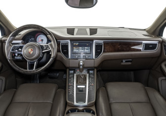 Подержанный автомобиль Porsche Macan 2015 года (14 фото)
