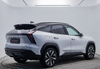 Подержанный автомобиль Geely Atlas 2024 года (5 фото)