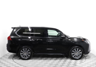 Подержанный автомобиль Lexus LX 2016 года (4 фото)
