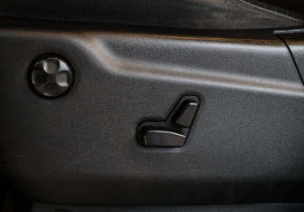 Подержанный автомобиль Jeep Grand Cherokee 2012 года (17 фото)