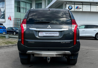 Подержанный автомобиль Mitsubishi Pajero Sport 2019 года (6 фото)
